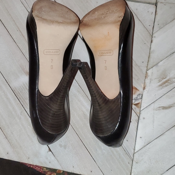 Coach Size 7 B Black Leather Pumps - Picture 8 of 10